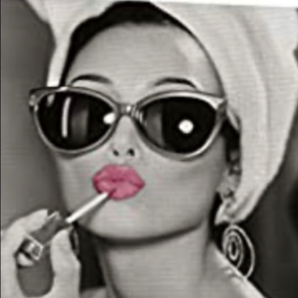 Meet your Posher, Sara - Picture 1 of 1